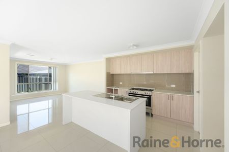 Stylish Living Close to Transport & Amenities - Photo 3