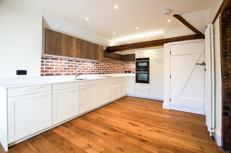 A fantastic opportunity has arisen to rent this sophisticated three-bedroom apartment in the heart of Chichester City Centre - Photo 4