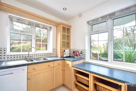 Hills Lane, Northwood, HA6 - Photo 2