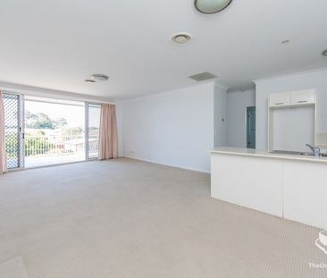 Large 2 Bed/2 Bath unit & Bay breezes - Photo 3