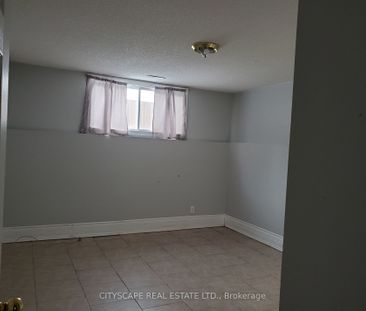 Property For Lease | S8040678 - Photo 4