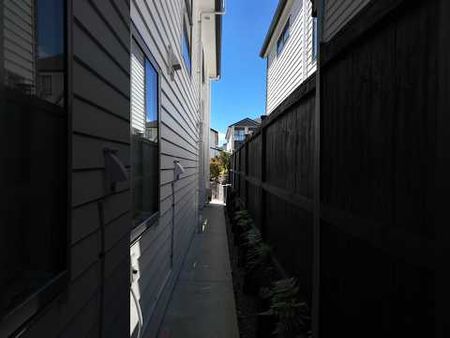 2 bed water gas internet parking incl - Photo 4