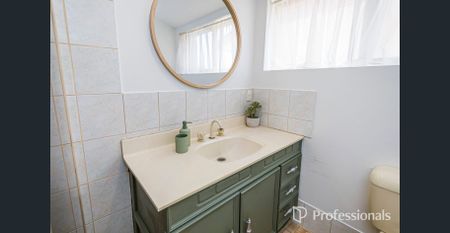 Spacious Two-Storey Family Home in the Heart of Hillarys - Photo 5