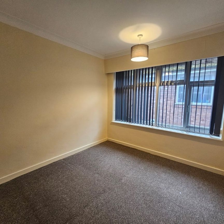 1 Bed Flat, Albert Avenue, M25 - Photo 1
