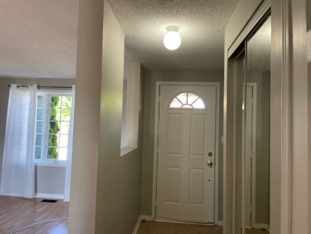 For Lease - 53 Garibaldi Drive Unit# Main, Barrie, Ontario - Photo 4