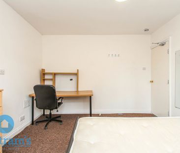 5 bed Semi-Detached House for Rent - Photo 5