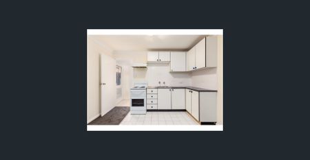 Bright Studio with Private Courtyard in Quiet Location - Photo 2