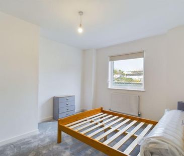 1 bedroom in a flat share to rent - Photo 5