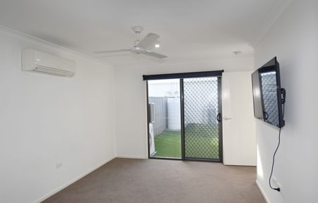 STYLISH TWO-BEDROOM RESIDENCE IN POPULAR ESTATE! - Photo 4