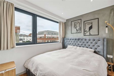A modern one bedroom apartment in a new build development with a gym and communal roof terrace. - Photo 5