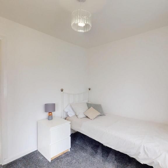 3 bedroom ground floor flat to rent - Photo 1