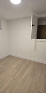 2 Bedroom 1 Bath Brand New Suite Joyce Collingwood - Photo 3