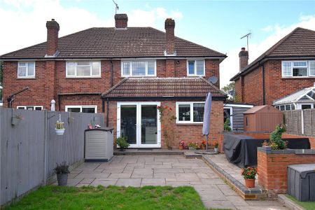 3 bedroom semi-detached house to rent - Photo 3