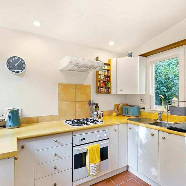 Price reduced!! Prime location - view me 2pm Sat - Photo 1