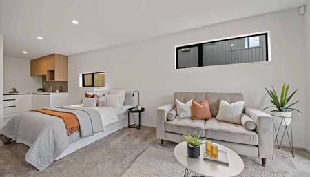 Private Self-Contained Studio in Modern Townhouse - Photo 5