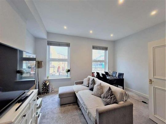 Battersea Park Road, Battersea, SW8 - Photo 1