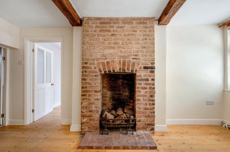 2 bedroom character property to rent - Photo 3
