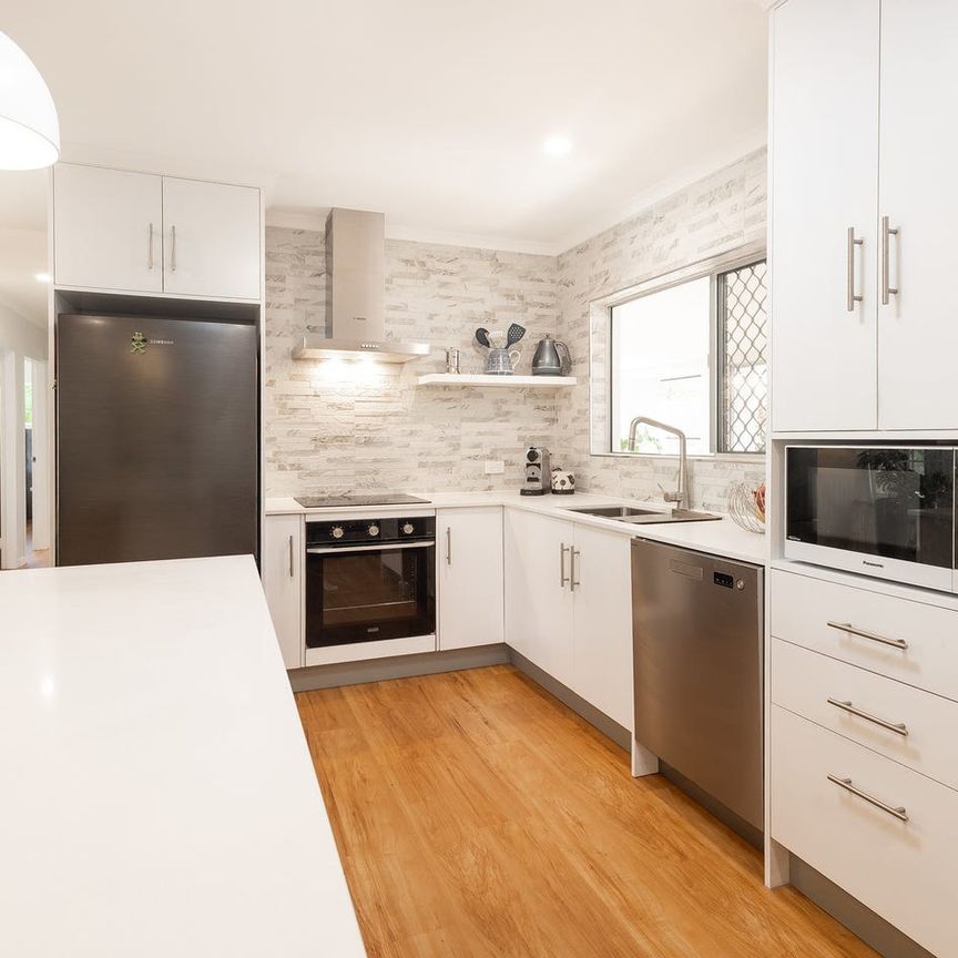 RENT IN PARADISE | CLIFTON BEACH 1 Undine Street, Clifton Beach - Photo 1