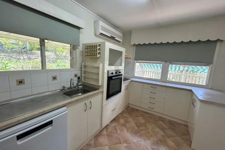 THREE BEDROOM HOME WITH SOLAR IN THE HEART OF WEST GLADSTONE IS AVAILABLE NOW! - Photo 4