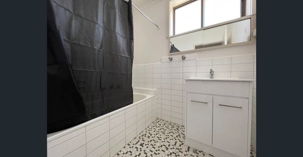 Short walk to Upfield Train Station - Photo 1