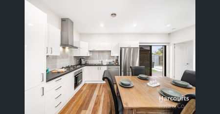 Stunning Spacious Family Home! - Photo 3