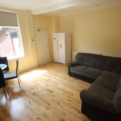 Lucas Place, Woodhouse, Leeds, LS6 2JB - Photo 1