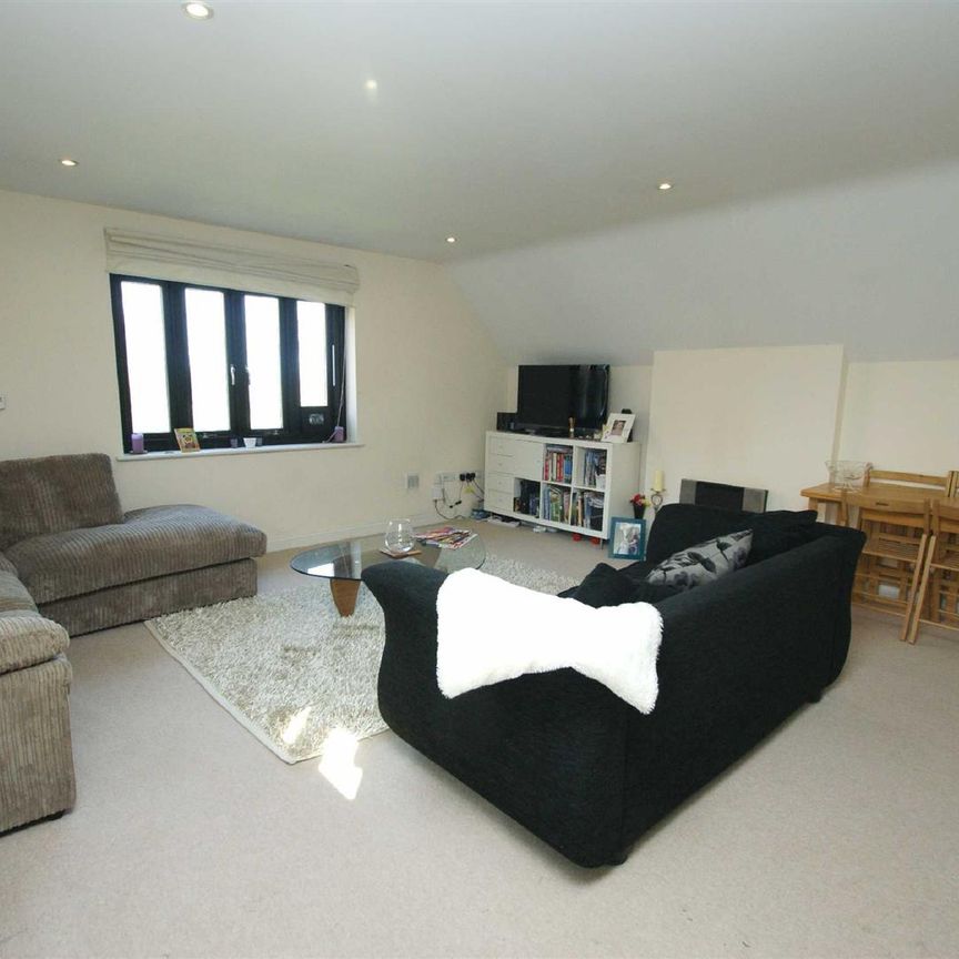 Corner Farm Place Pennine Way, HP2 5PN, Hemel Hempstead - Photo 1