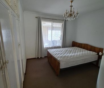 4-bedroom shared house / townhouse, Military Road - Photo 4