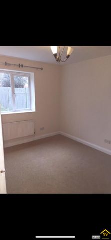 2 bed Flat in Chaucer Way , WIMBLEDON, SW19 1UG - Photo 4