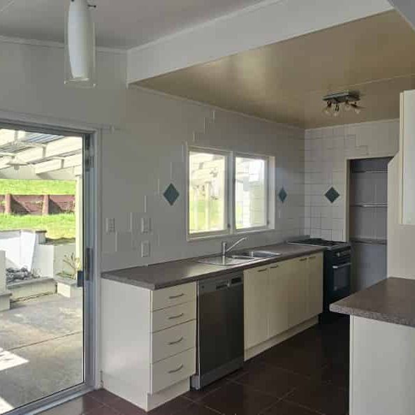 Parahaki- 4 Bedroom - Photo 1