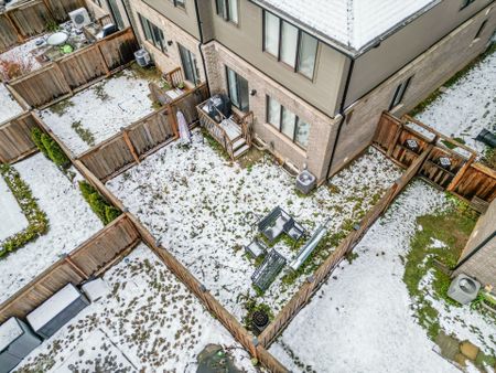 For Lease - 376 Wheat Boom Drive, Oakville, Ontario - Photo 2