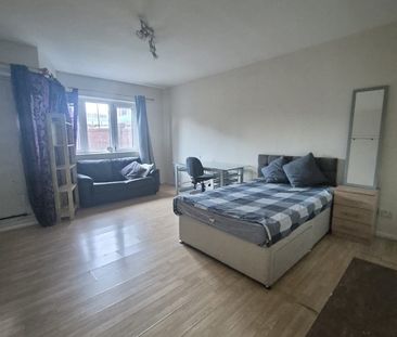 Room in a Shared House, Mancroft Walk, M1 - Photo 3