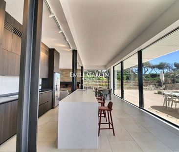 Villa contemporaine à louer vue mer sur un domaine privée dans le Var - Photo 5