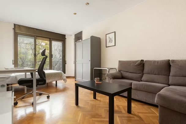 Rambla del Brasil, Barcelona, Catalonia 08028 - Photo 1