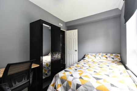 5 bedroom semi-detached house to rent - Photo 2