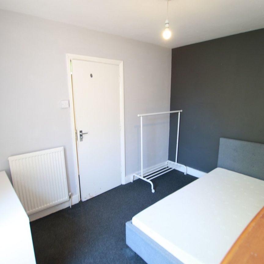 Room in a Shared House, Blenheim Road, RG1 - Photo 1