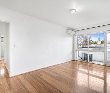 Modern Two Bedroom Apartment At The Rear Of The Block - Photo 1