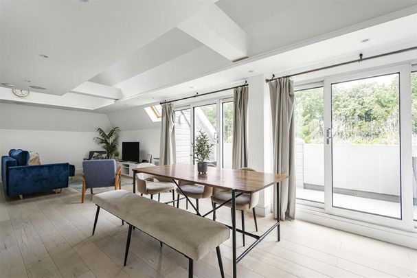 Walpole Court, Ealing Green, London W5 - Photo 1
