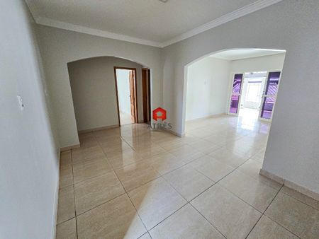 Casa para locação com 210m² localizado no Setor Urias Magalhães. - Foto 2