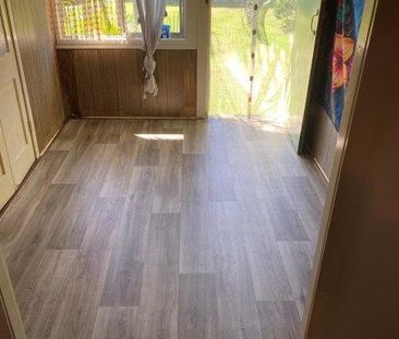 QUEENSLAND STYLE UNIT CENTRALLY LOCATED - Photo 4