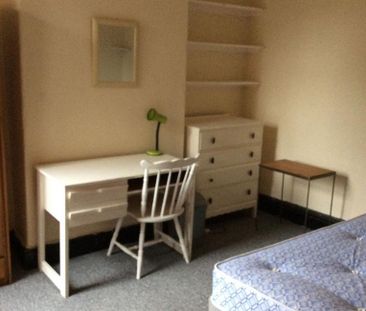 4 bedroom end of terrace house to rent - Photo 4