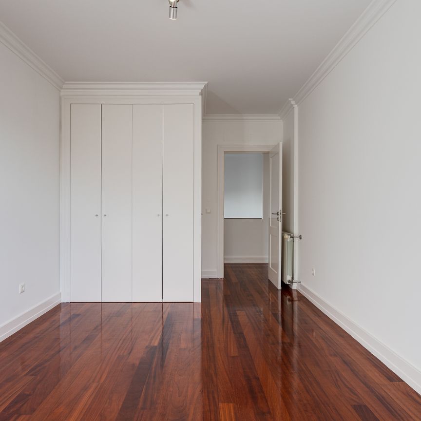 Four-bedroom family home in a gated community with private garden and pool. - Photo 1