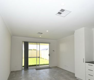 Modern 2 Bedroom Dual-Key home with backyard! - Photo 1
