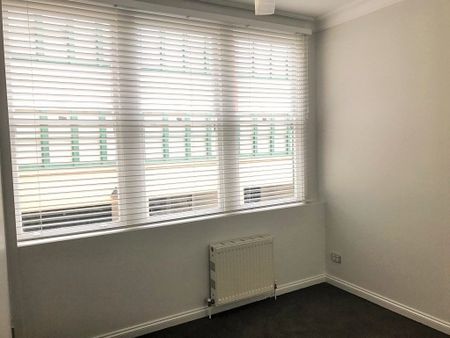 Three Bedroom Contemporary Comfort in a Prime Location - Photo 4