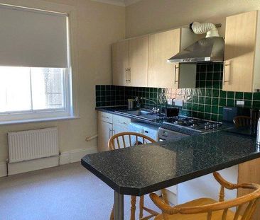 1 bedroom in a flat share to rent - Photo 3