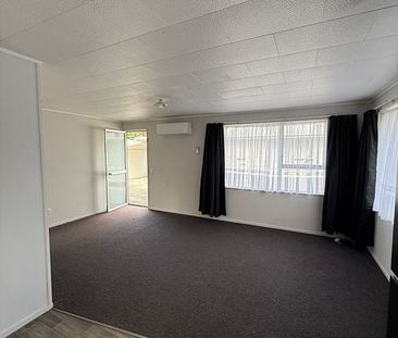 CHARMING 2BR TOWNHOUSE - Photo 4