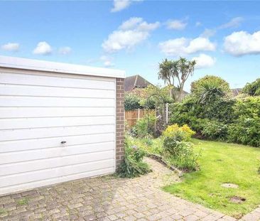 Dering Crescent, Leigh-on-sea, Essex, SS9 - Photo 4