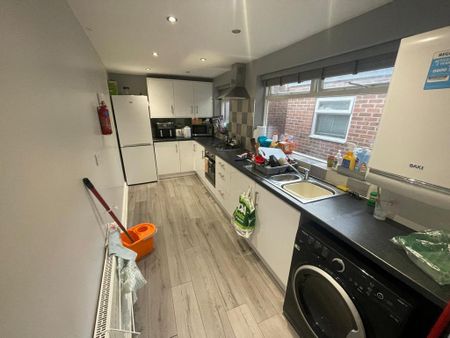 1 bedroom in a house share to rent - Photo 5