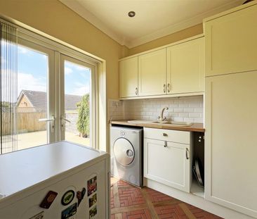 4 bedroom Detached house to rent - Photo 5