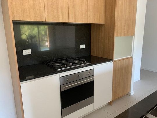 Earlwood - Photo 1